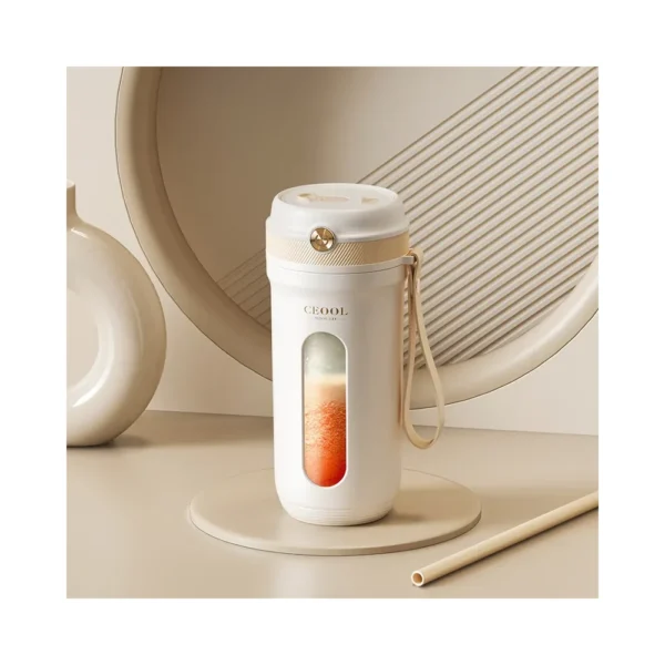 Mini blender CEool cu design minimalist crem și fereastră de vizualizare a conținutului.