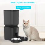 Hrănitor automat PAWTY® cu funcție de mesaj vocal personalizabil, ideal pentru a chema pisica sau câinele la masă.