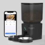 Hrănitor automat PAWTY® cu cameră integrată și aplicație video live pentru monitorizarea animalelor în timp real.