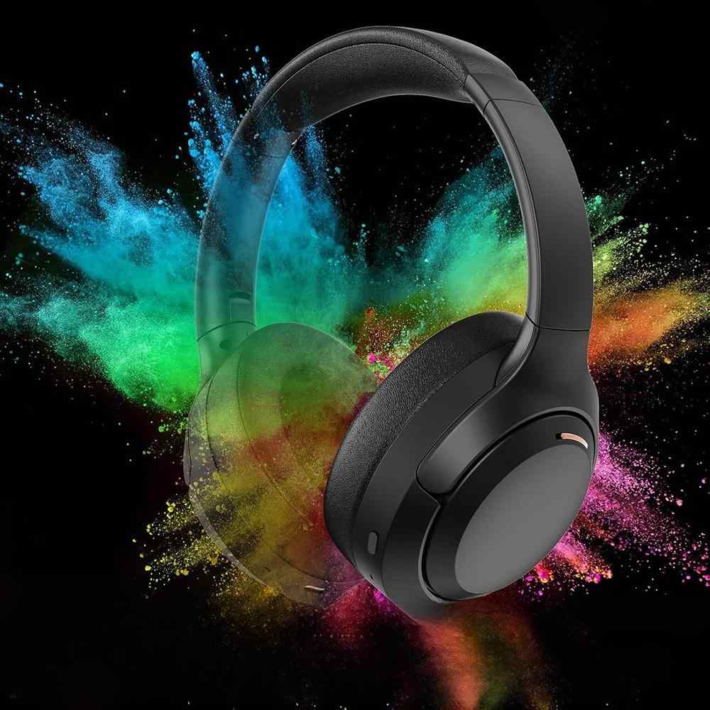 Casti gaming wireless Trevix over-ear pe fundal artistic cu efect de culori, vizual promo