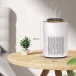 Purificator de aer compact Airbliss pe masă, cu dimensiuni 24,6 cm înălțime și 16 cm diametru