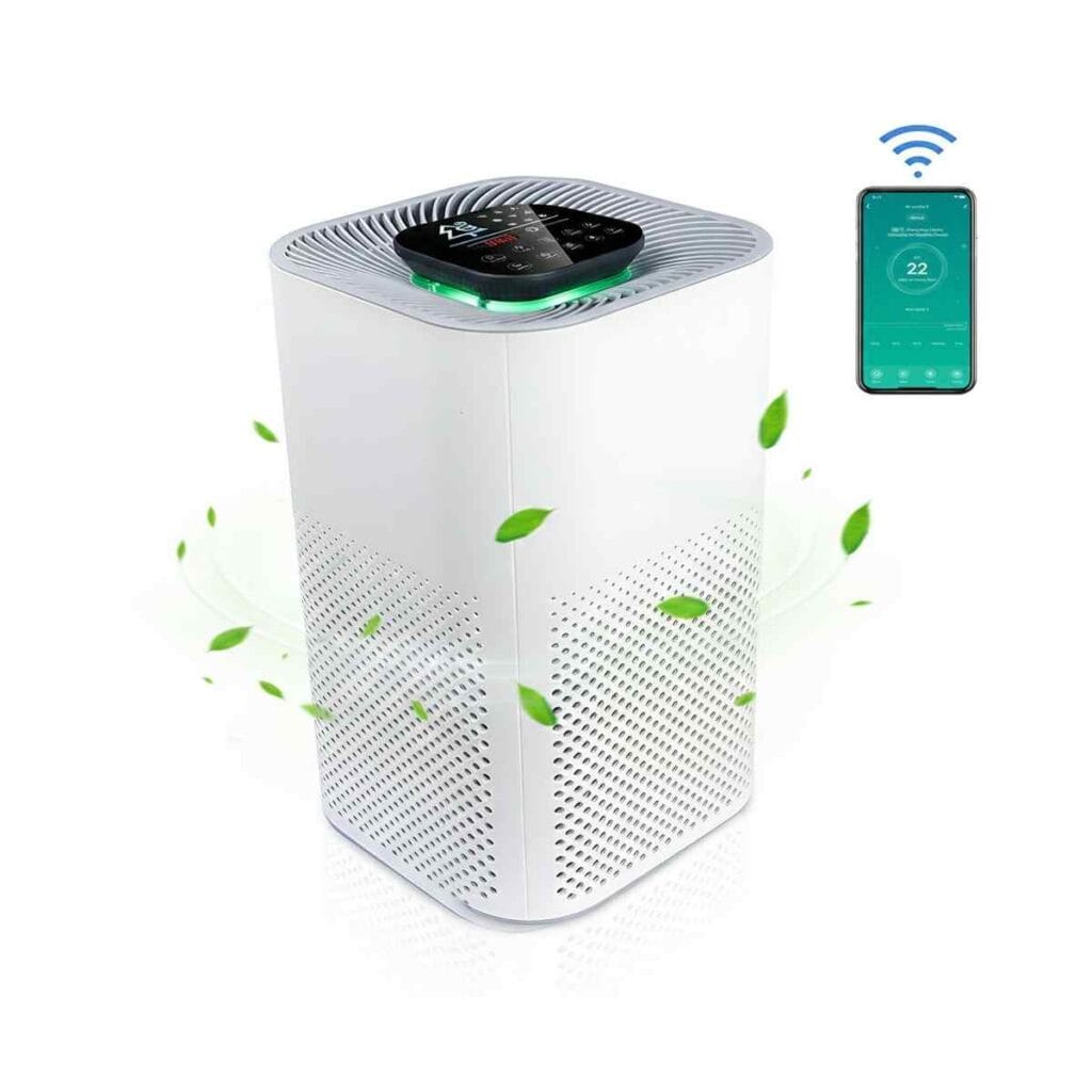 Purificator de aer cu control Wi-Fi prin aplicație pe telefon, prezentat pe fundal alb.