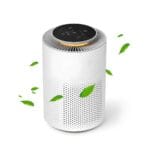 Vedere de sus a purificatorului de aer Airbliss, cu panou tactil rotund și aer curat redat cu frunze verzi