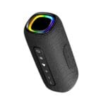 Boxă portabilă neagră cu inel RGB, poziționată înclinată, cu butoanele de control vizibile