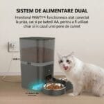 Hrănitor automat PAWTY cu alimentare la priză prin USB-C și rezervă pe baterii AA pentru funcționare în caz de pană de curent.