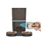 Hrănitor automat PAWTY pentru pisici și câini, cu cameră video integrată, două boluri și monitorizare din aplicație.